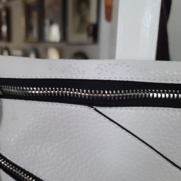 Handbag - Picture 4 of 5